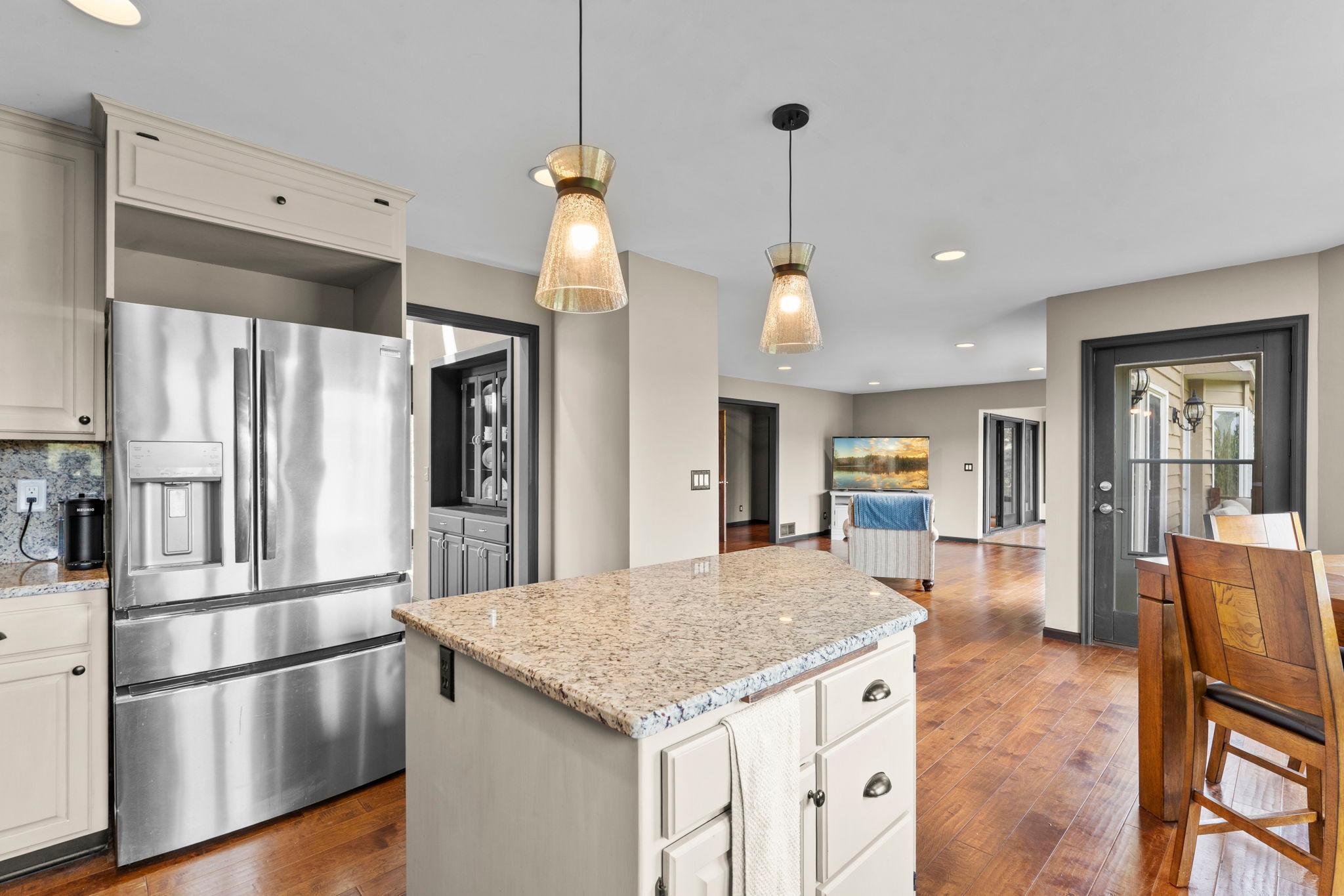33-web-or-mls-9490 Wedgewood Dr-168.jpg