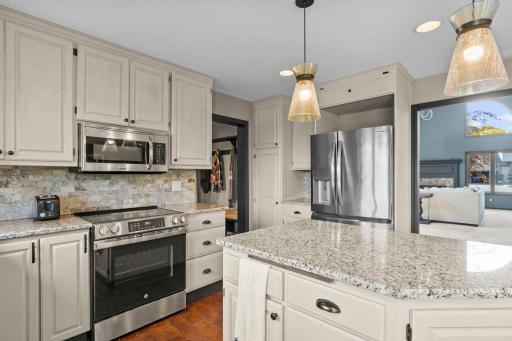 34-web-or-mls-9490 Wedgewood Dr-173.jpg