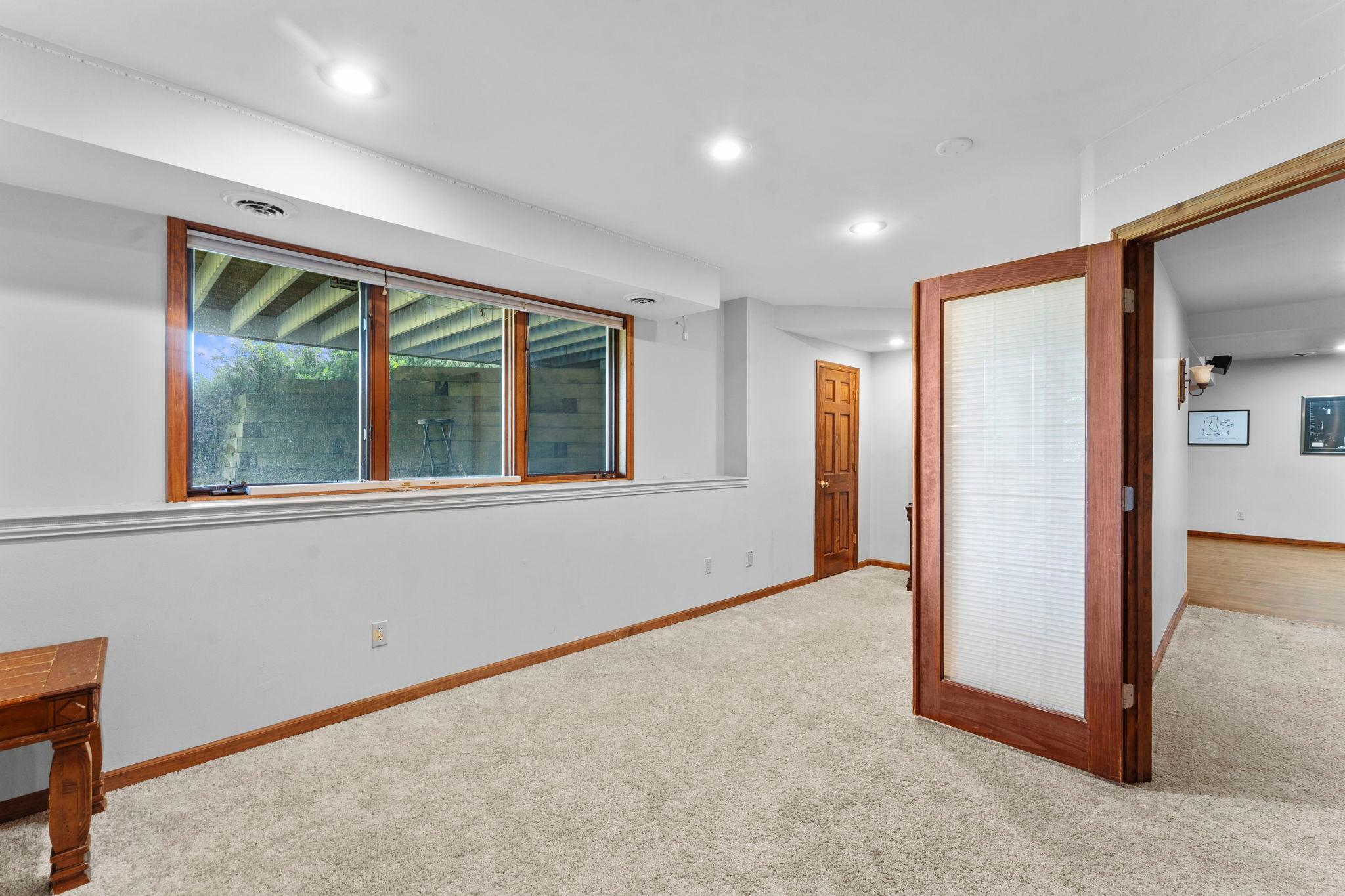 70-web-or-mls-9490 Wedgewood Dr-253.jpg