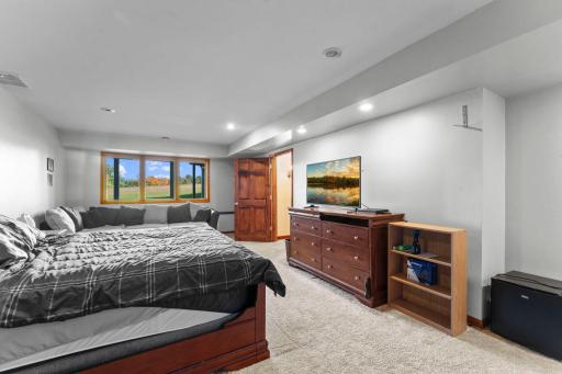 74-web-or-mls-9490 Wedgewood Dr-313.jpg
