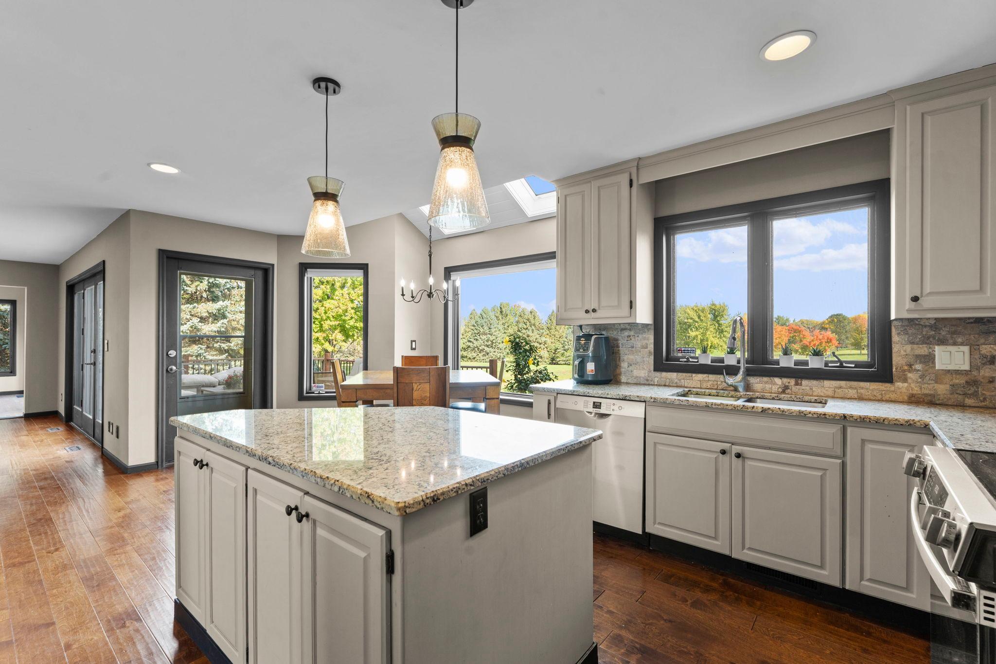 32-web-or-mls-9490 Wedgewood Dr-163.jpg