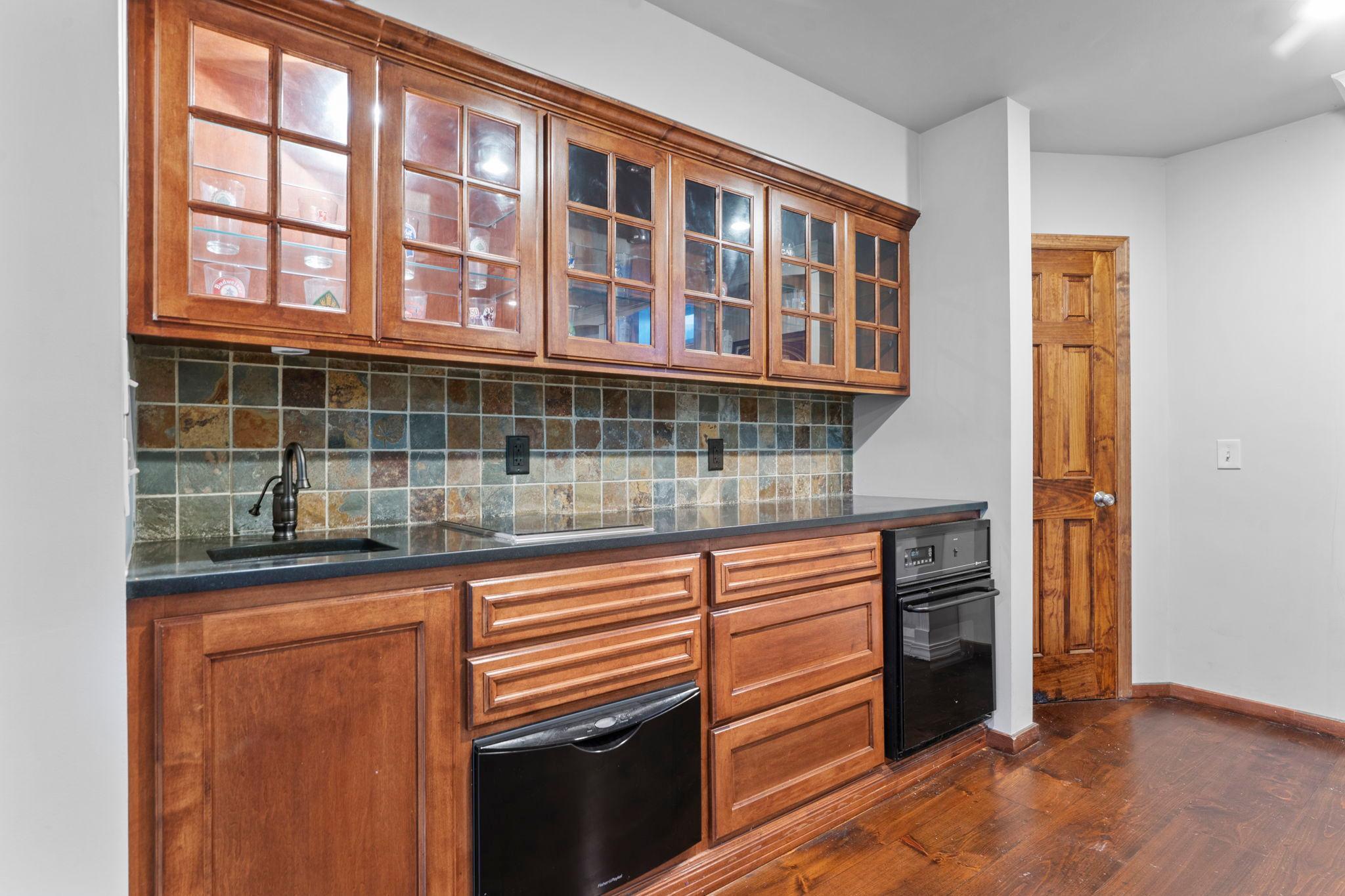 68-web-or-mls-9490 Wedgewood Dr-298.jpg