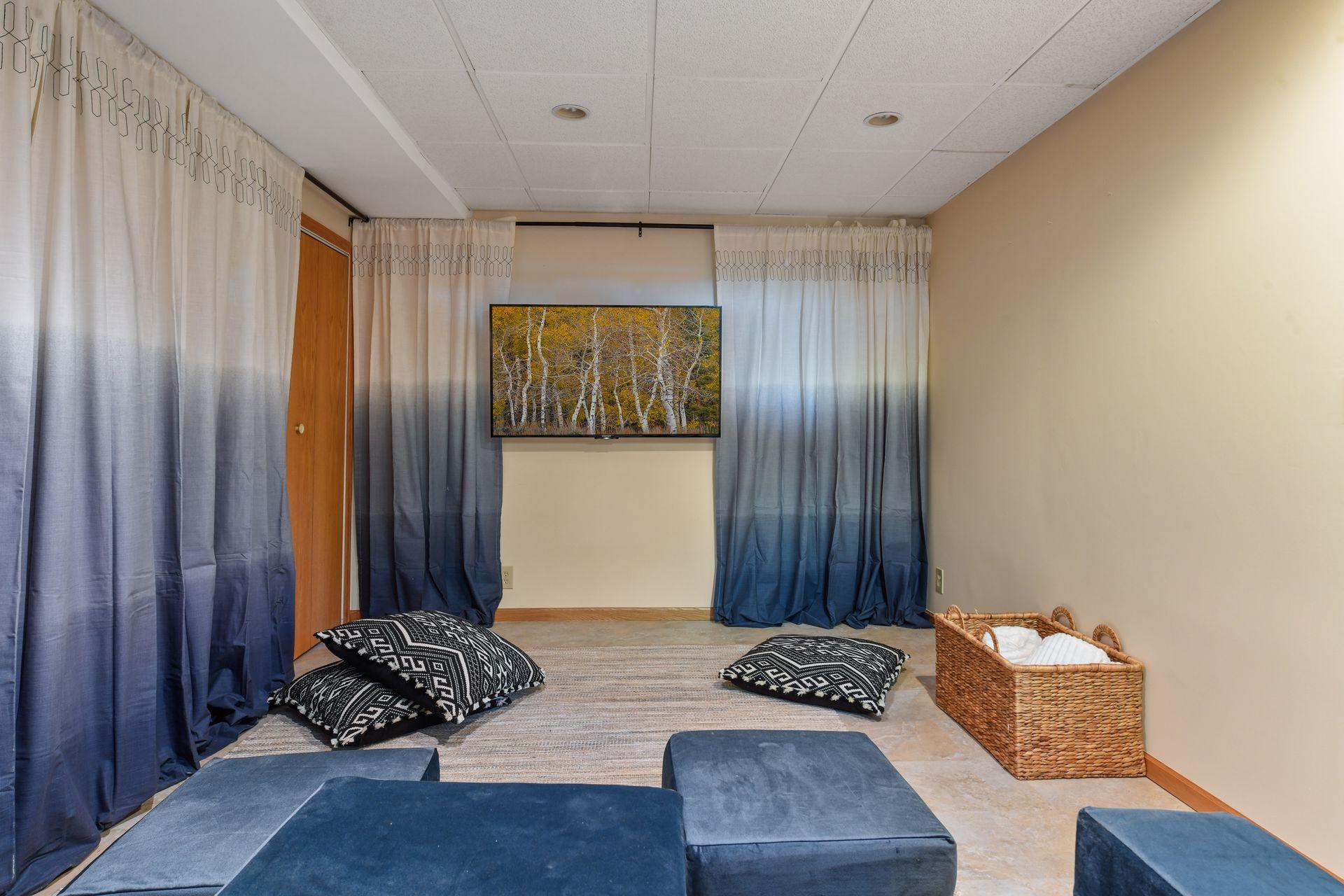 Theater Room / 4th Bedroom