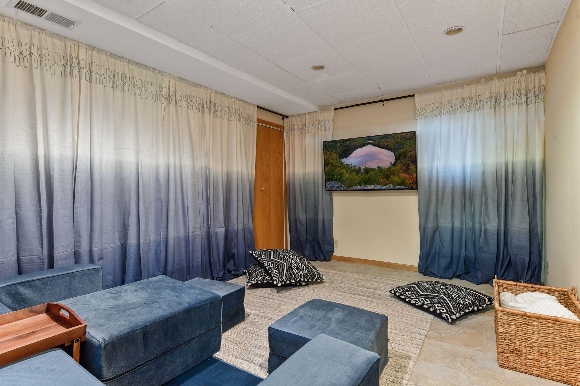 Theater Room / 4th Bedroom