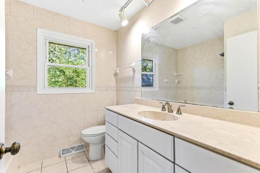 13205 W Manor Boulevard, Burnsville, MN 55337