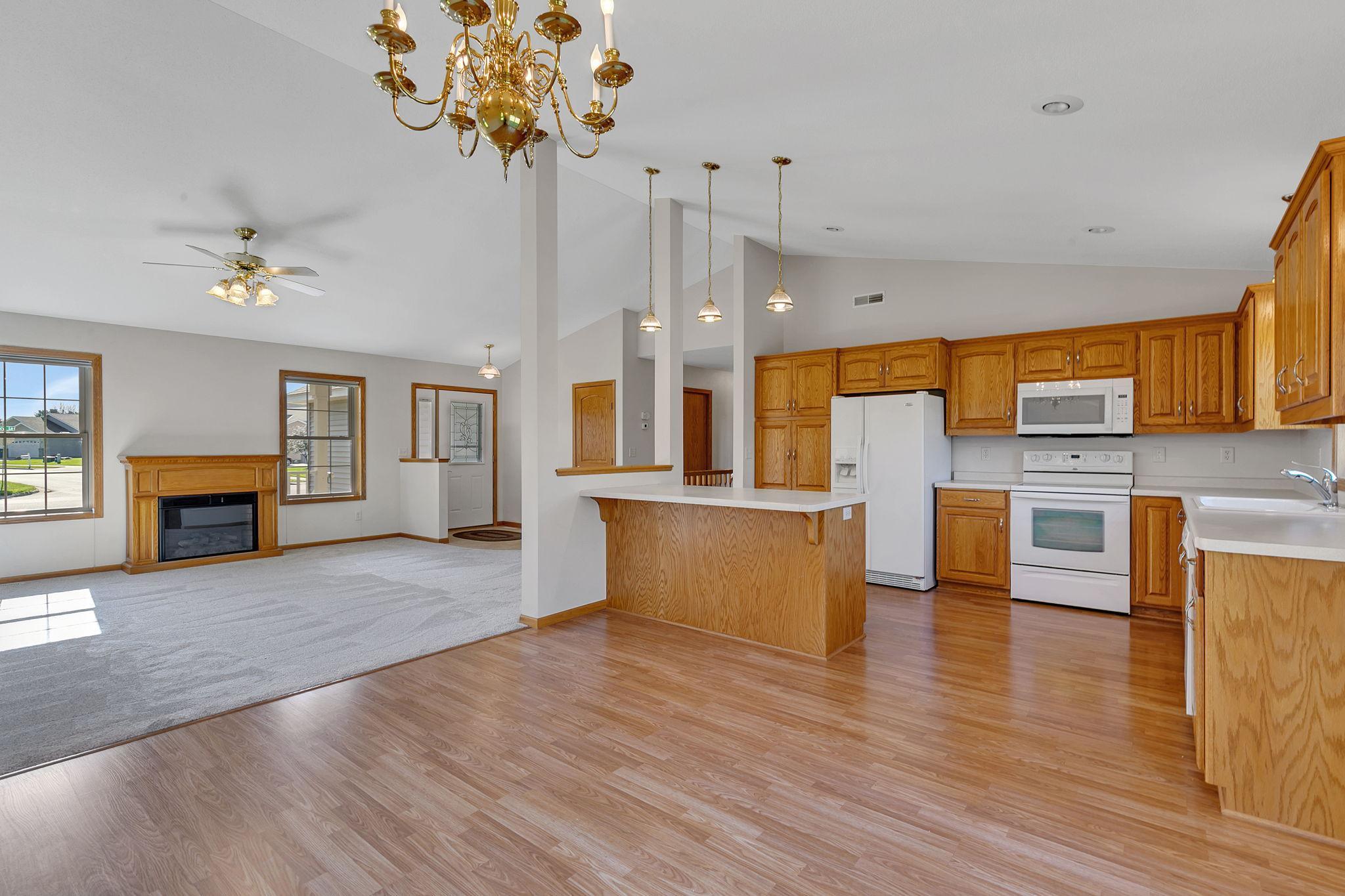 Dining/Kitchen