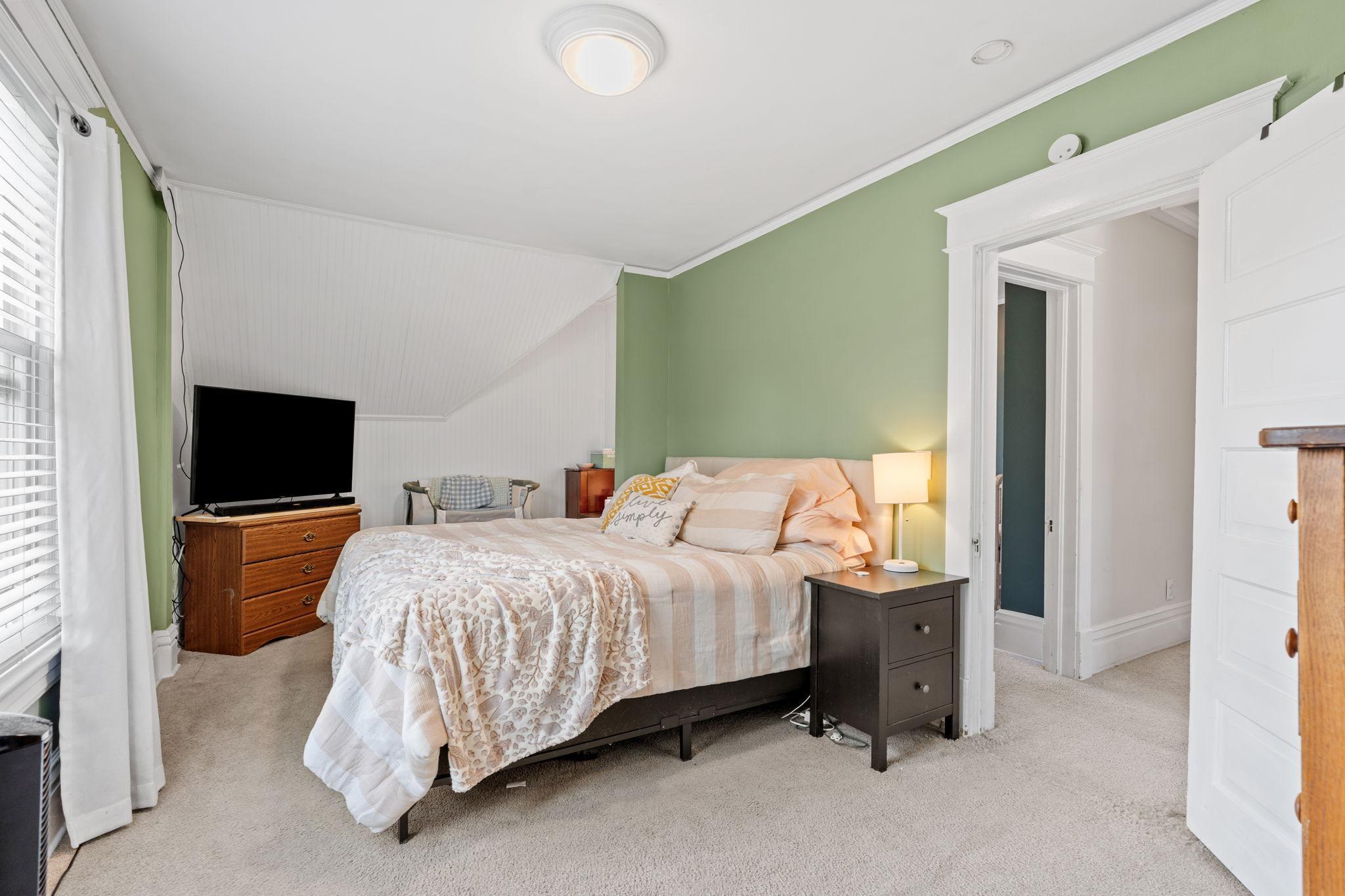 23-web-or-mls-229 4th Ave N 23.jpg