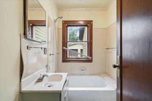 406 8th Avenue E, Alexandria, MN 56308