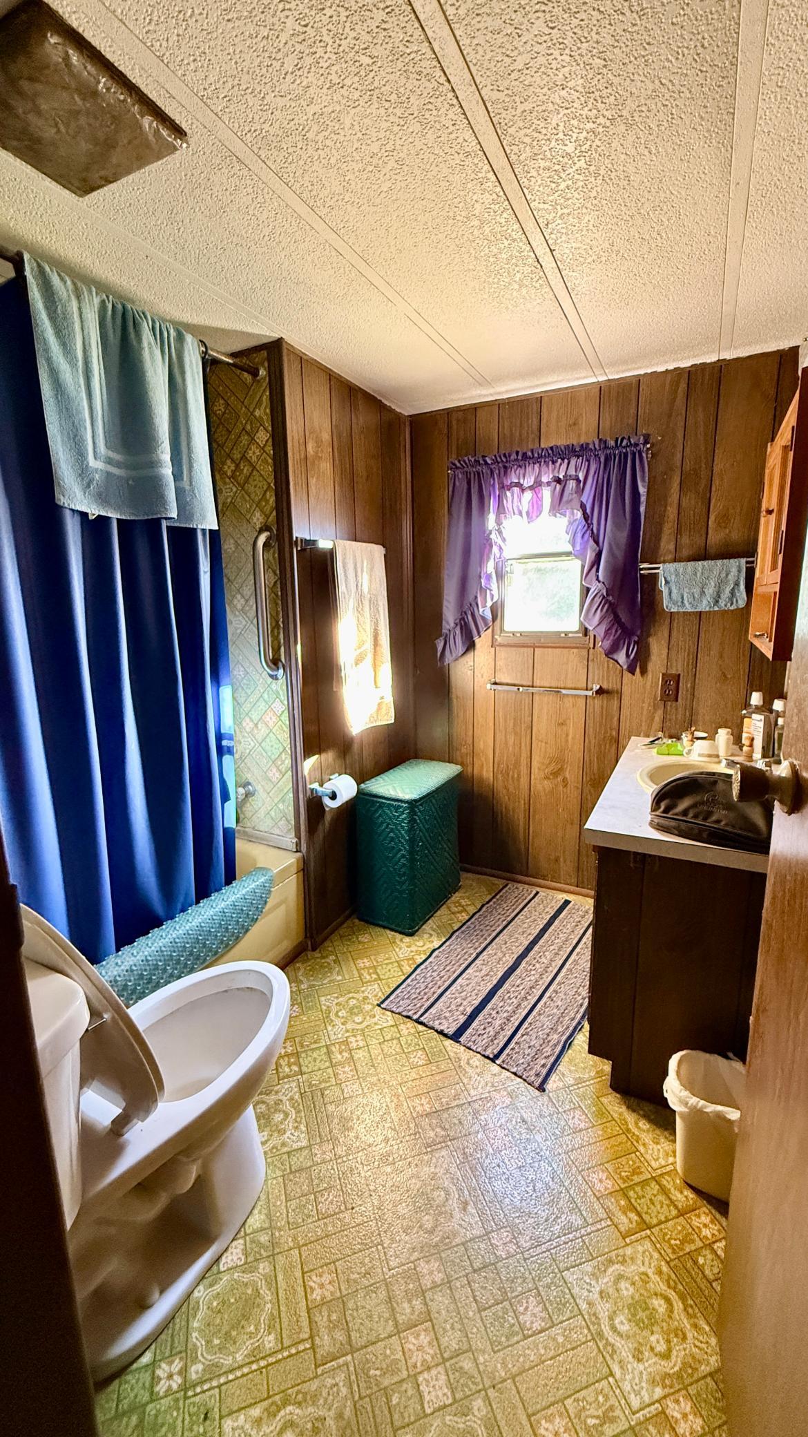 Bathroom.JPG