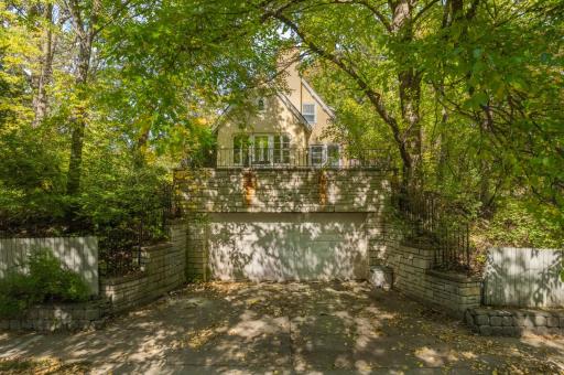 10 Benhill Road, Saint Paul, MN 55105