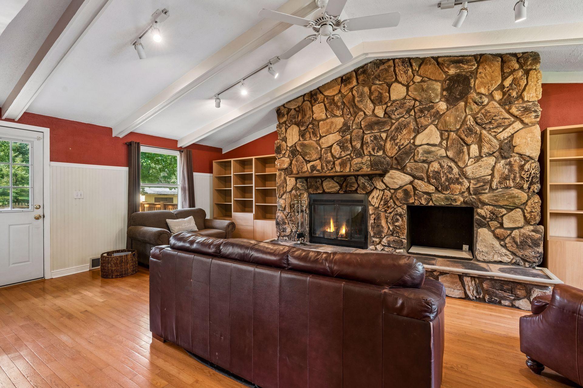 Vaulted ceilings offers more space