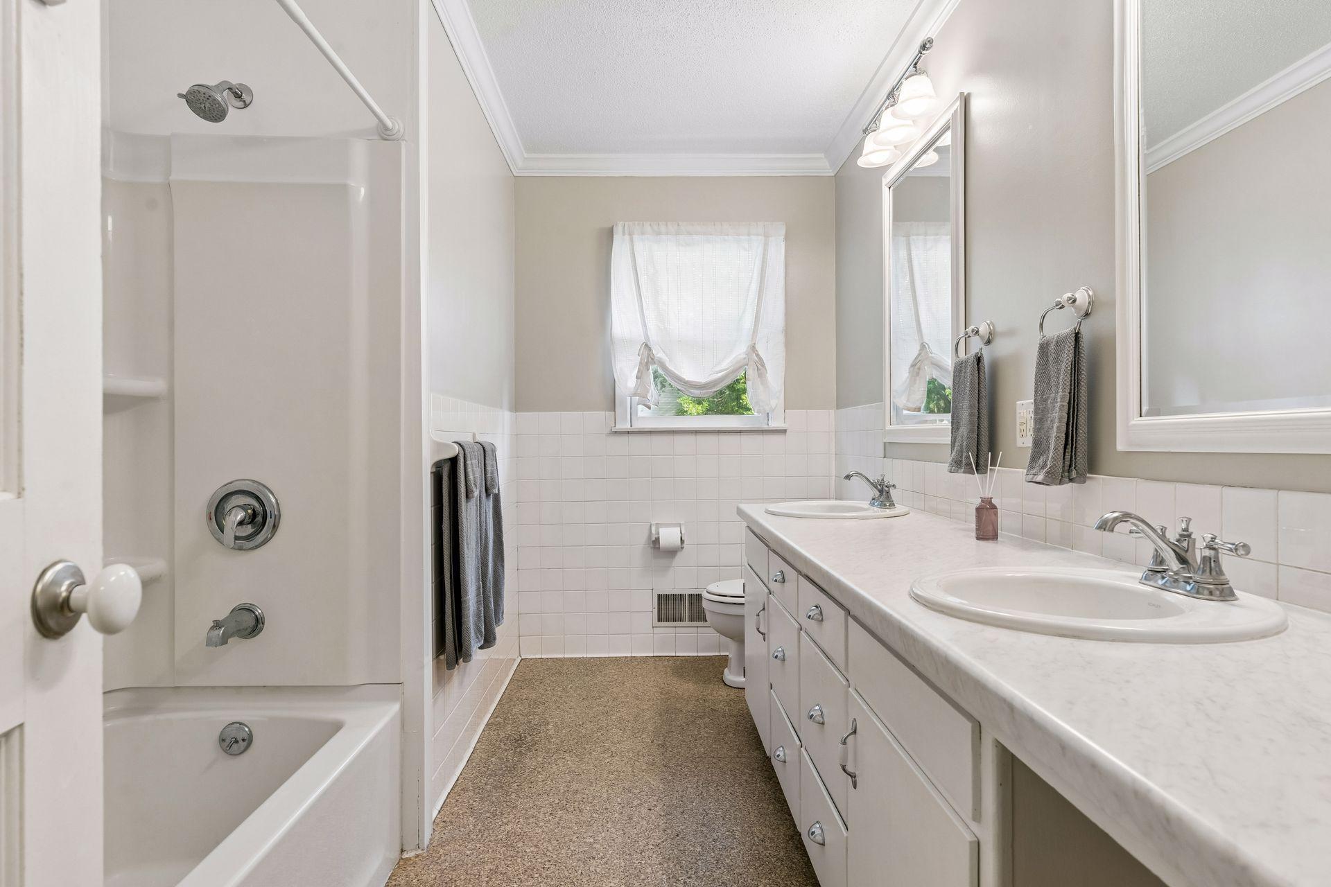 Full Bathroom has been freshly painted