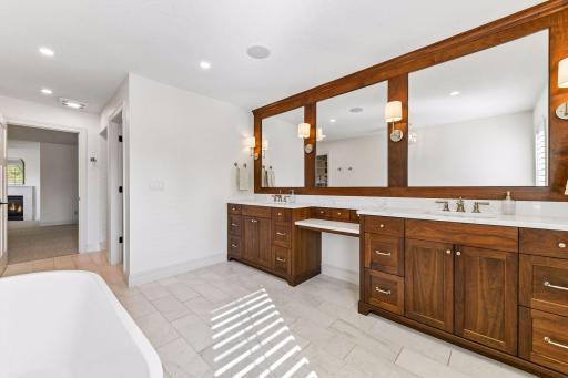 2050 Pinehurst Drive, Chanhassen, MN 55317