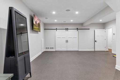 2050 Pinehurst Drive, Chanhassen, MN 55317