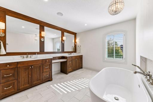 2050 Pinehurst Drive, Chanhassen, MN 55317