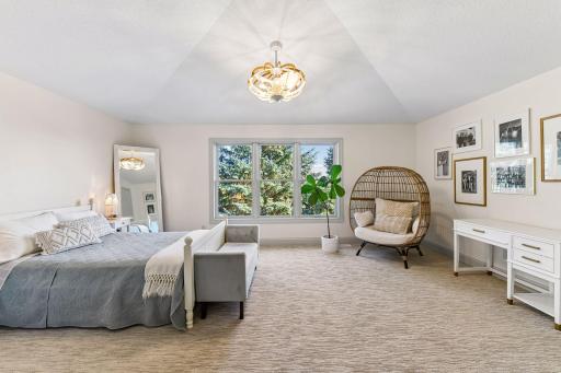 2050 Pinehurst Drive, Chanhassen, MN 55317
