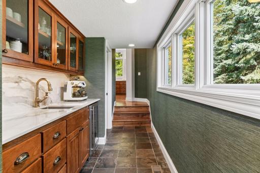 2050 Pinehurst Drive, Chanhassen, MN 55317