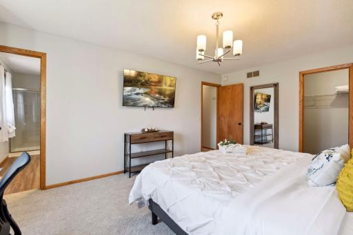 #1 BR: Spacious King Suite with Private 3/4 Bathroom & Walk-in Closet