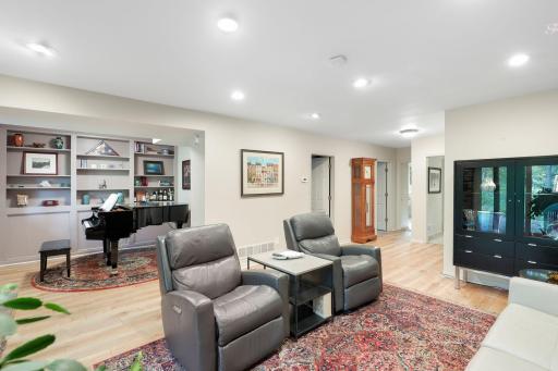 8 Woodhill Lane, Saint Paul, MN 55127