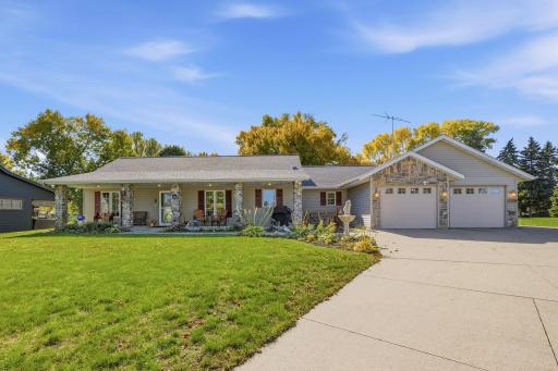 429 Lake Court, Winsted, MN 55395
