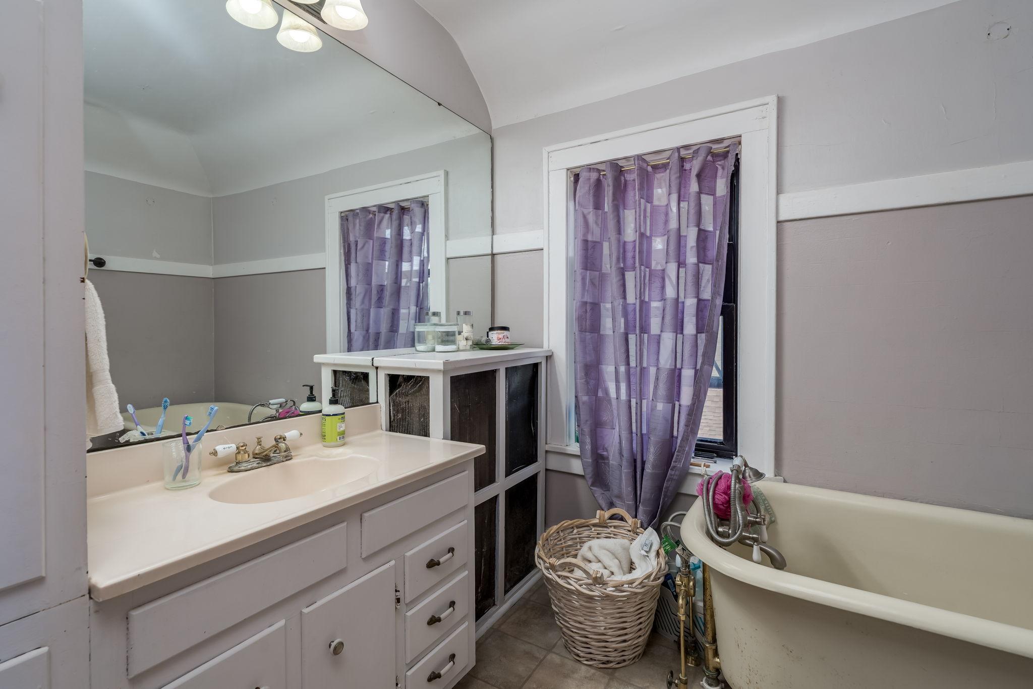24-web-or-mls-700-n-state-st.jpg