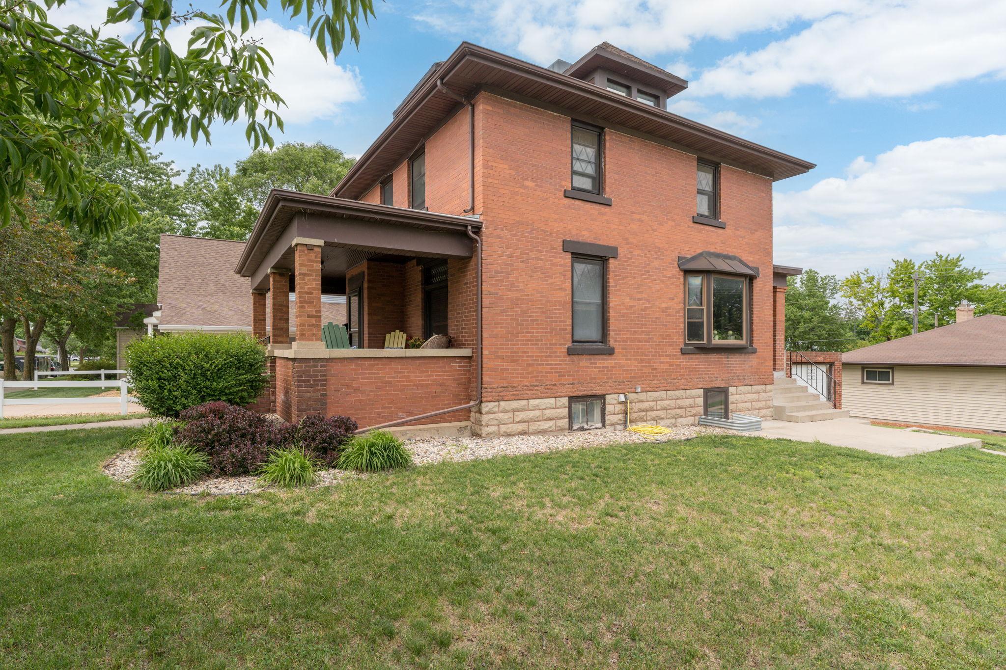 2-web-or-mls-700-n-state-st.jpg