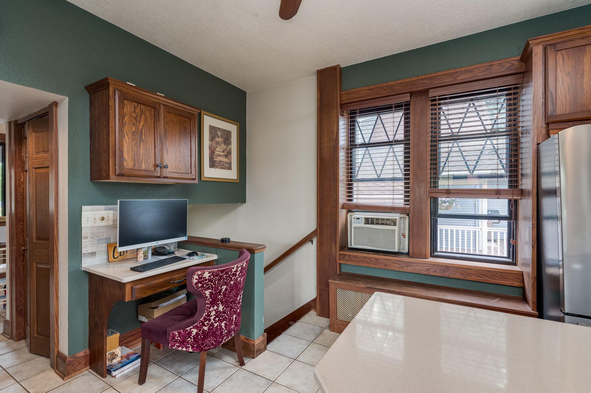 18-web-or-mls-700-n-state-st.jpg
