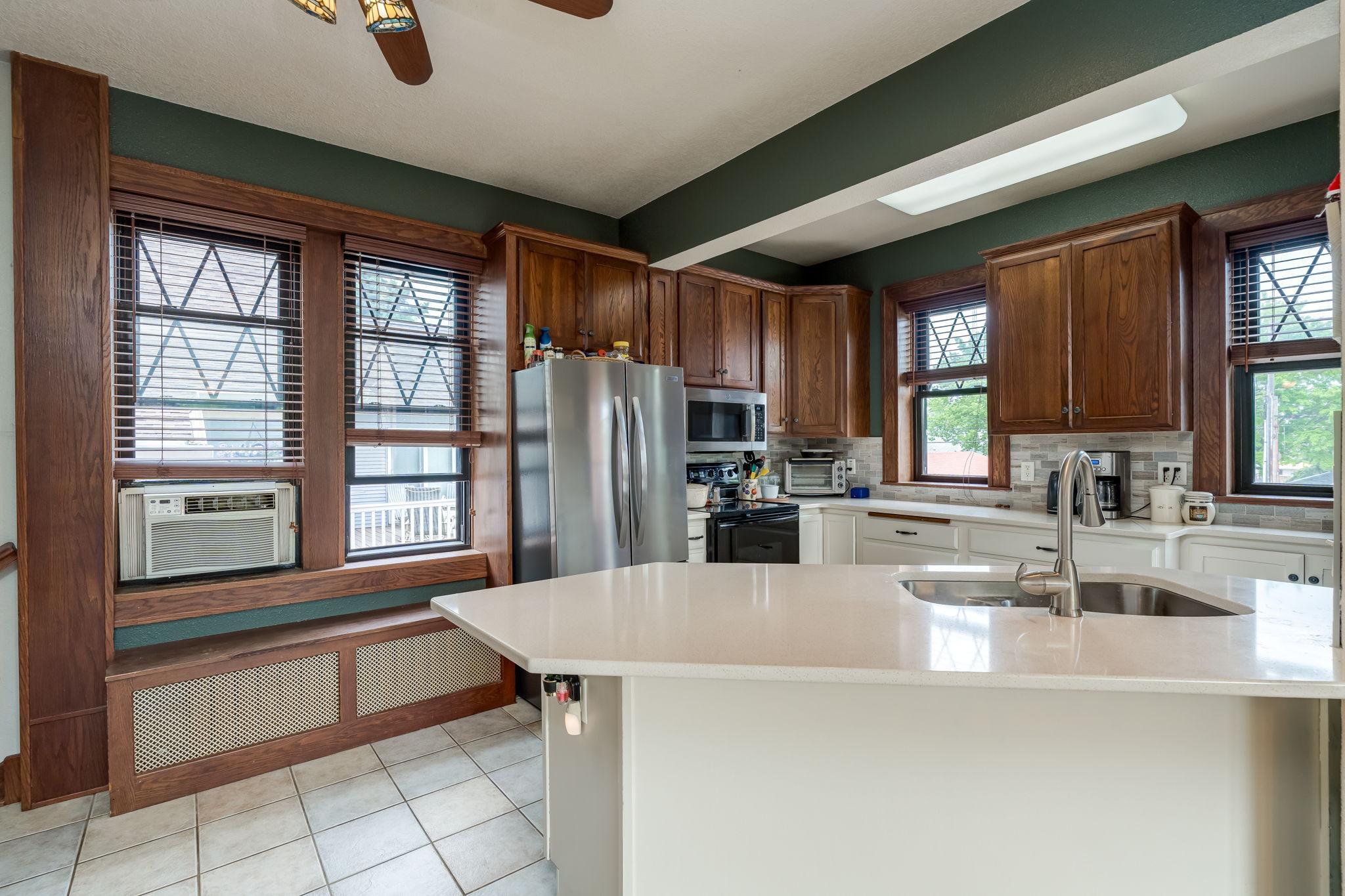 14-web-or-mls-700-n-state-st.jpg