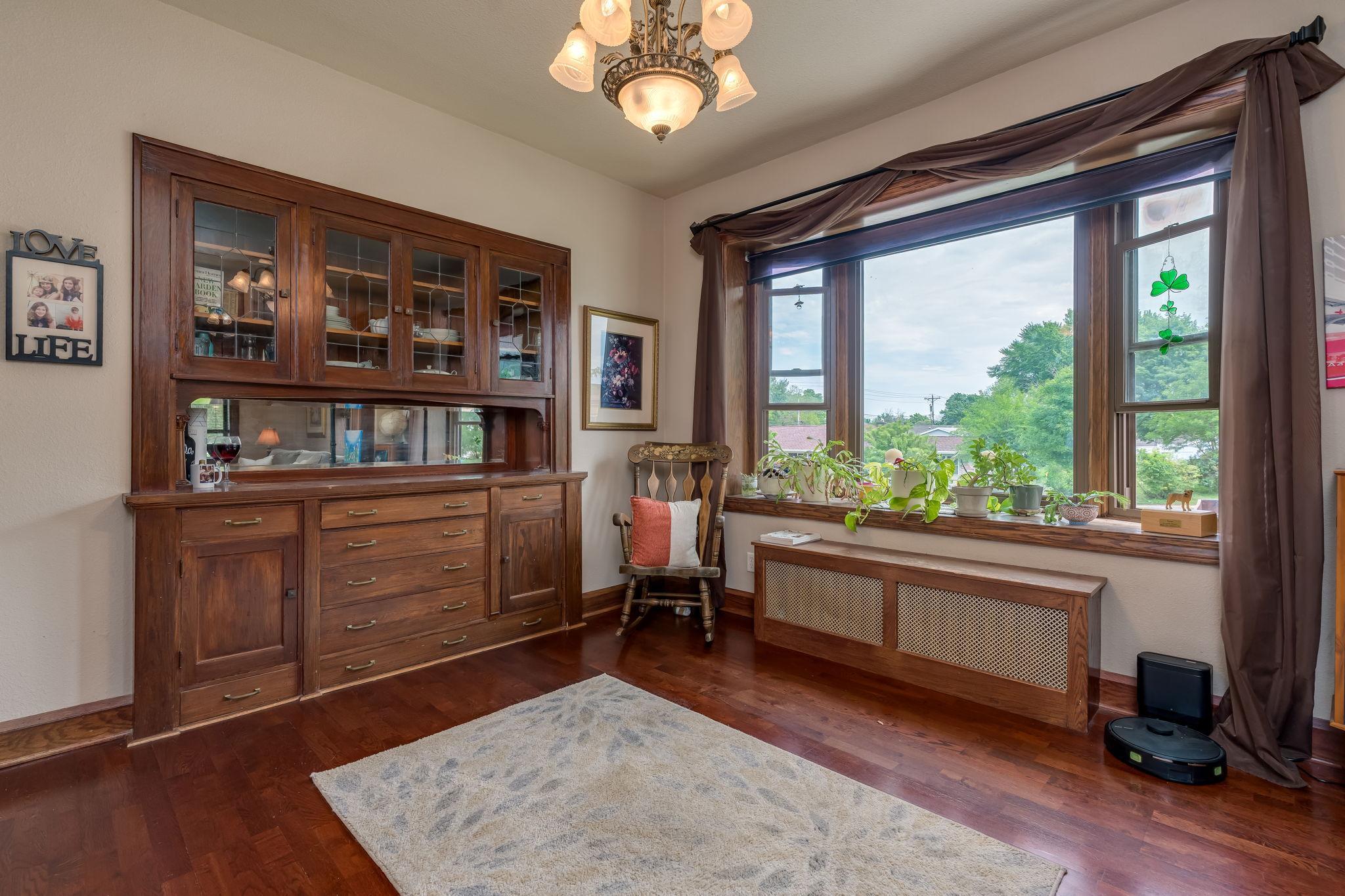 12-web-or-mls-700-n-state-st.jpg