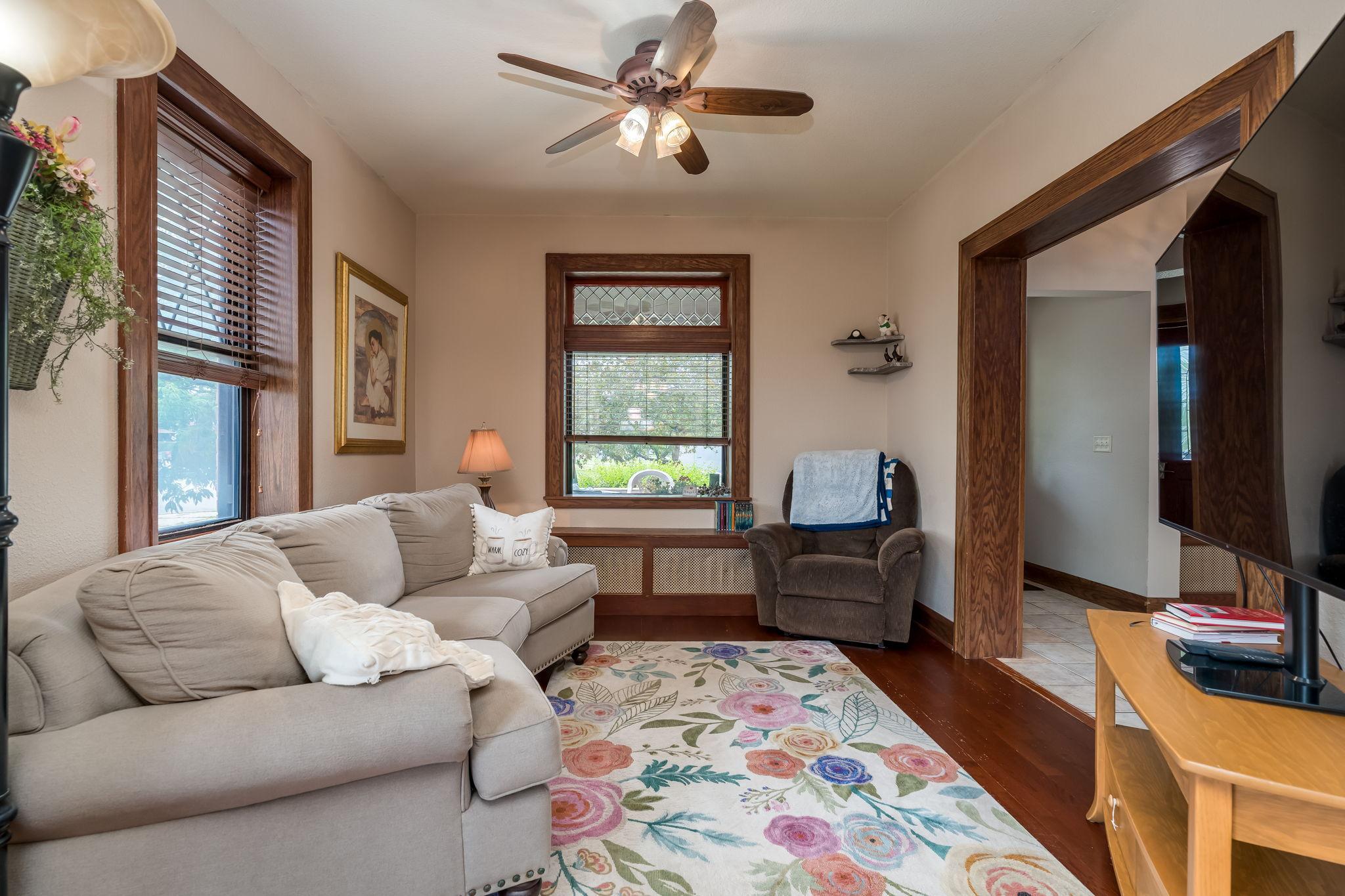 9-web-or-mls-700-n-state-st.jpg