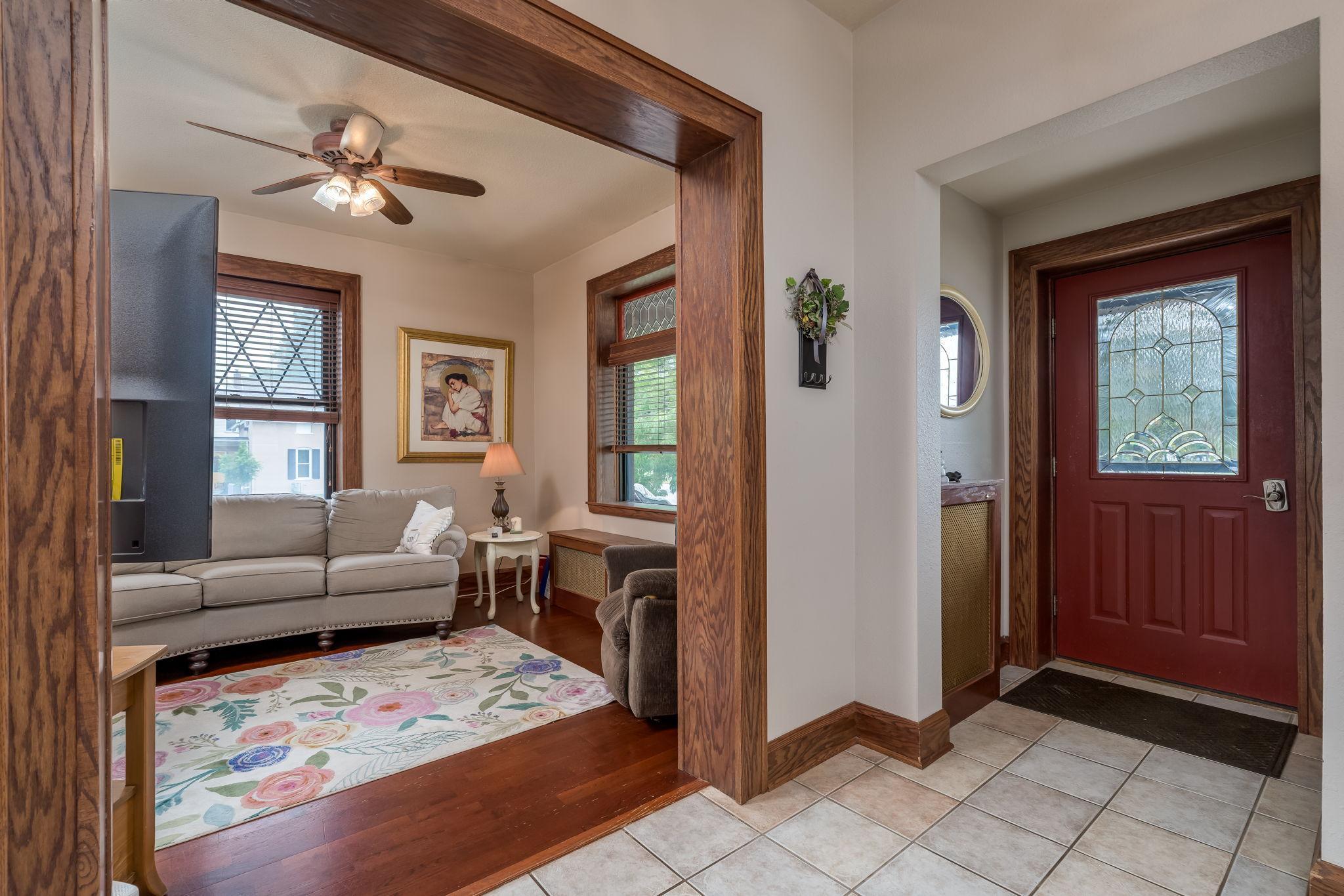 6-web-or-mls-700-n-state-st.jpg