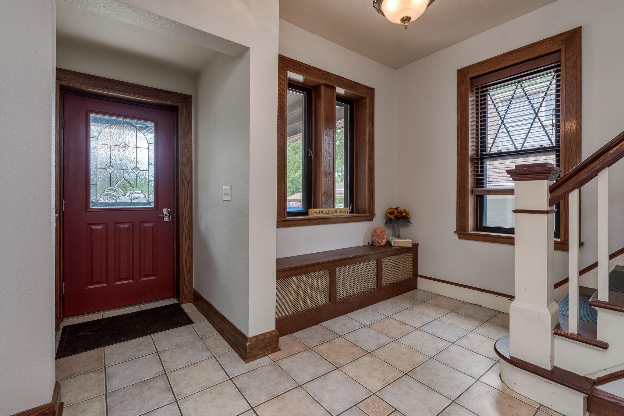 5-web-or-mls-700-n-state-st.jpg