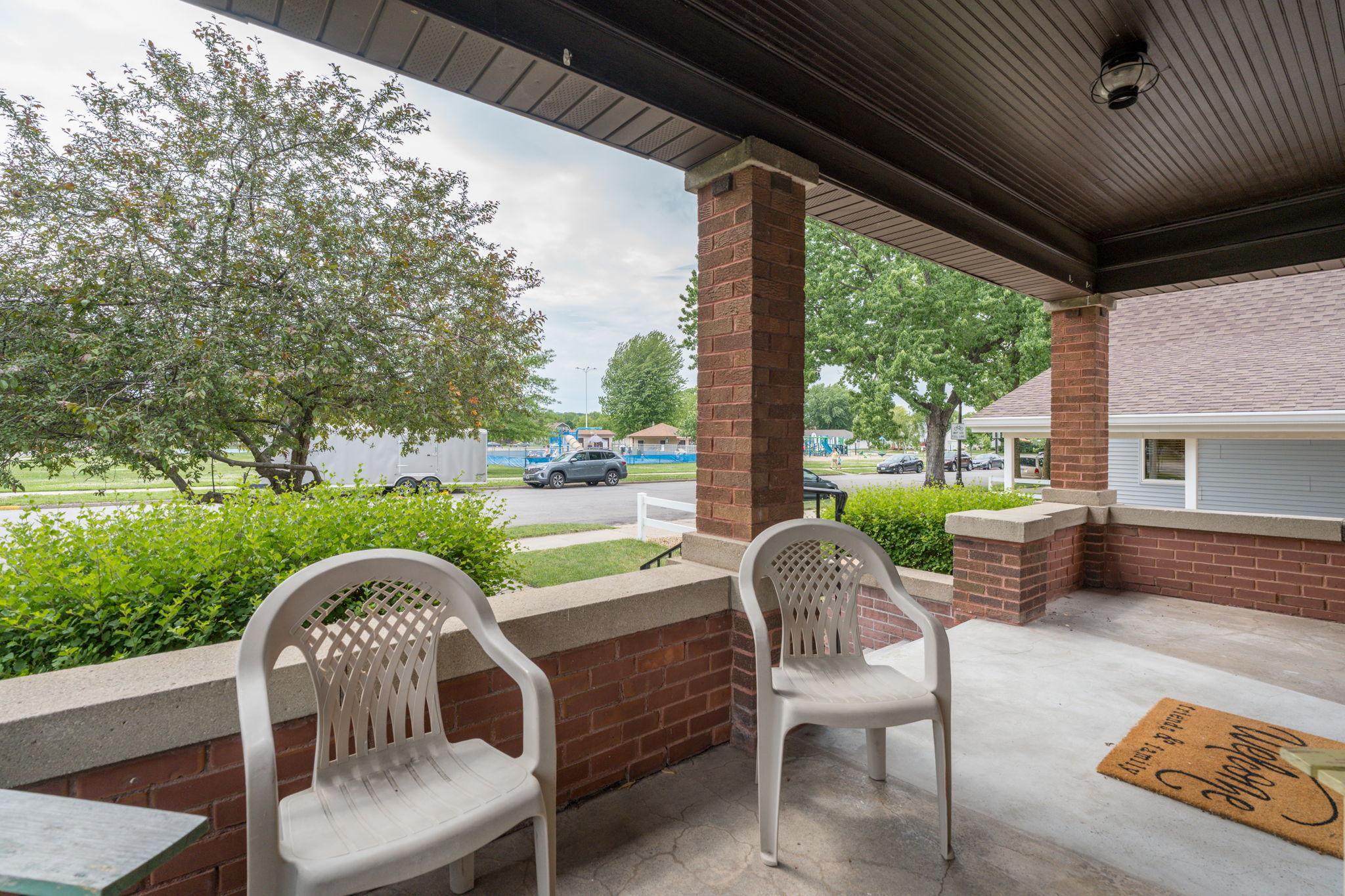 3-web-or-mls-700-n-state-st.jpg