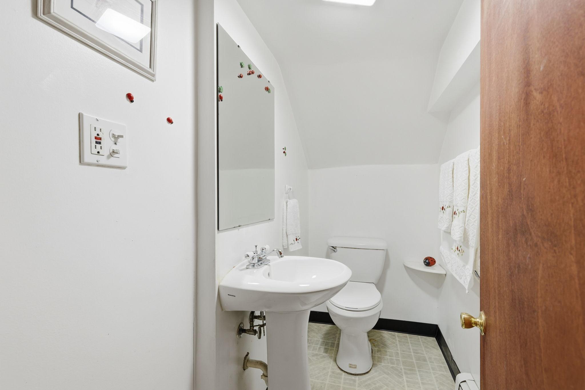 1/2 Bath