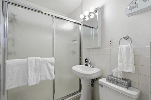 1519 Sheridan Avenue N, Minneapolis, MN 55411