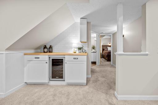 1425 Meadow Court, Chaska, MN 55318
