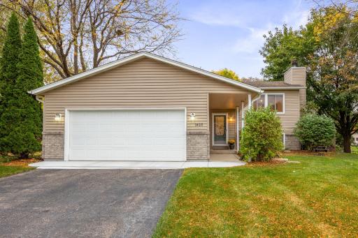 1425 Meadow Court, Chaska, MN 55318