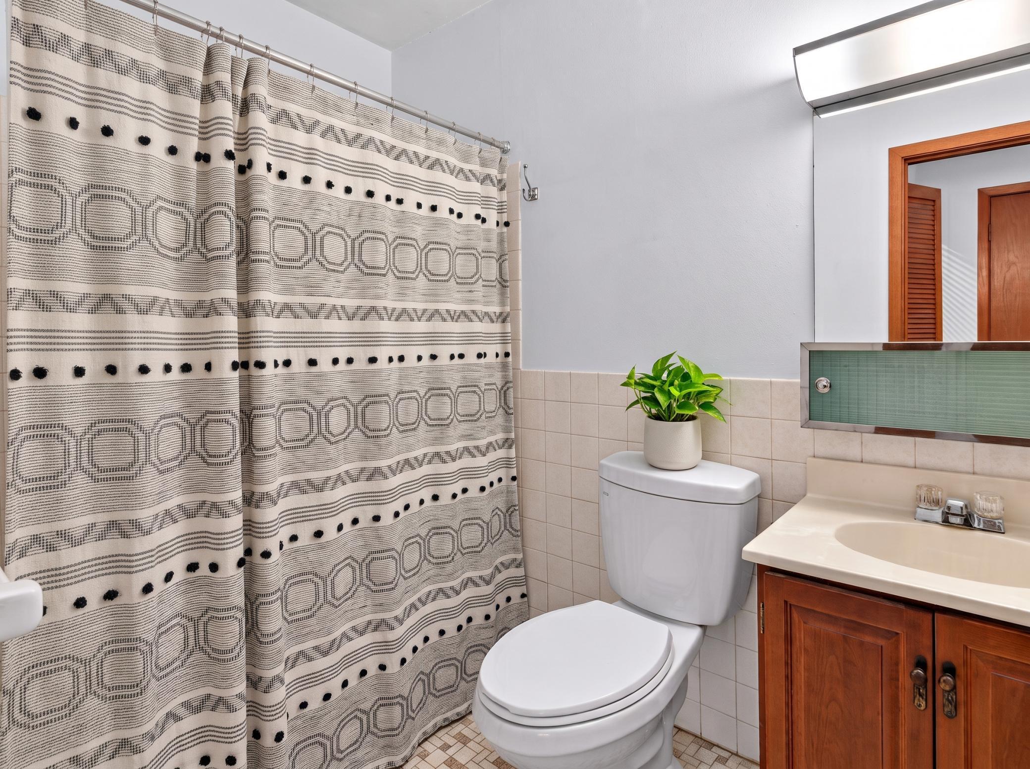 Upper level: full bathroom (virtually staged)