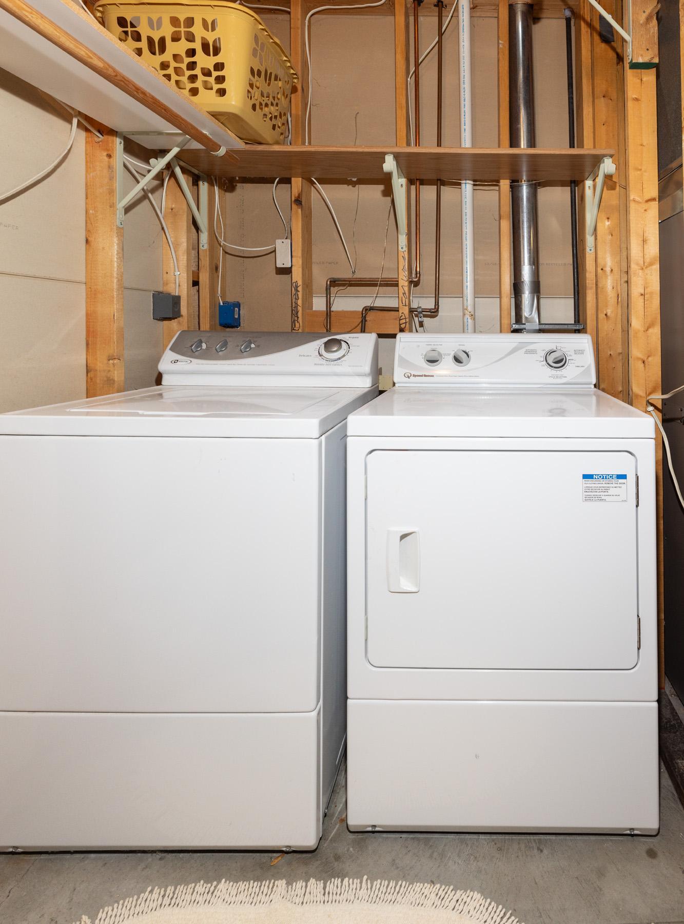 Laundry - Washer/Dryer Included