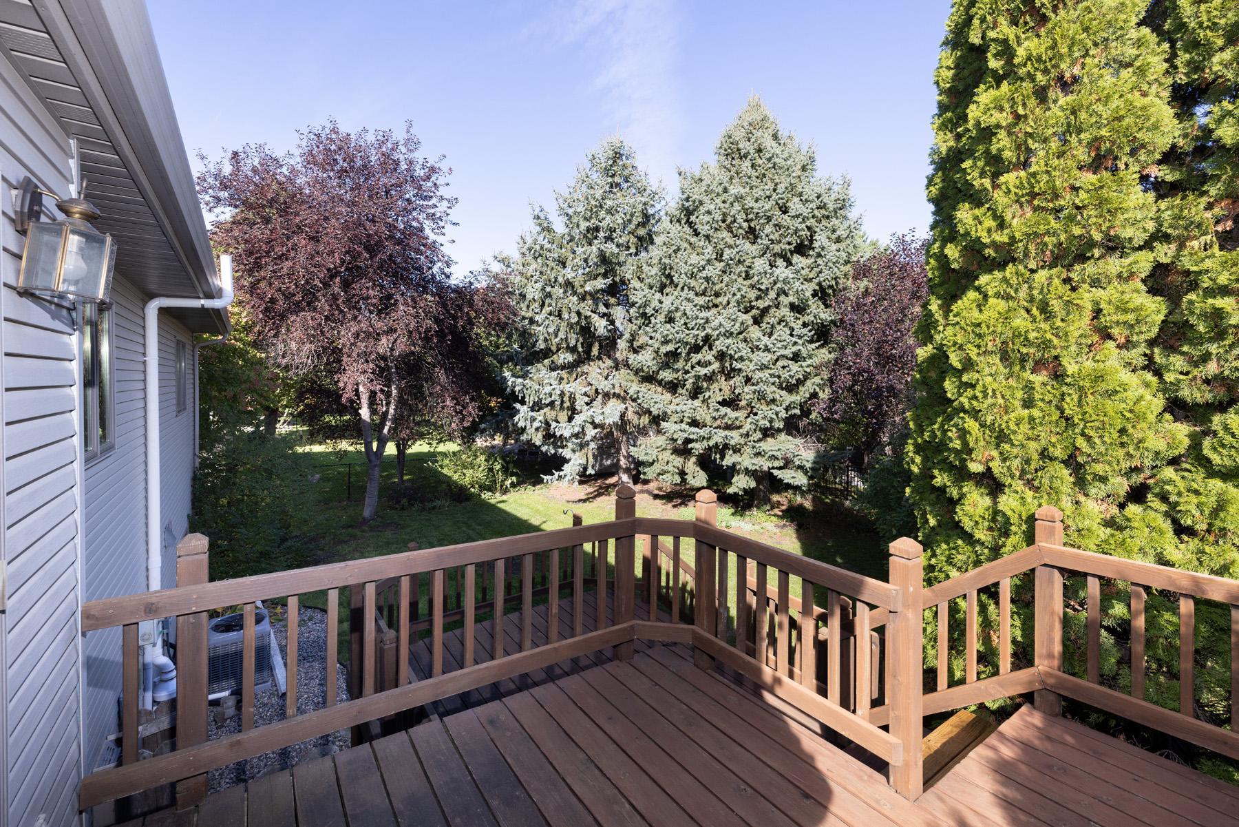 Deck/Backyard