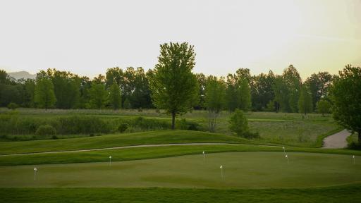 Access world-class golfing and pristine surroundings right in your own community. (Photo courtesy of The Jewel Golf Club)