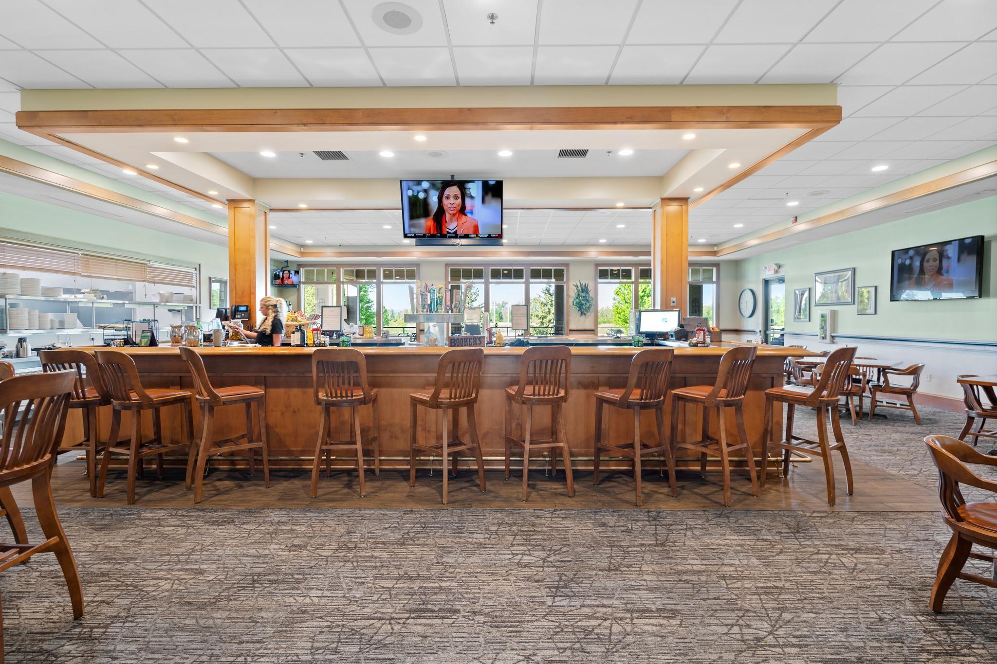 Bluffside Grill & Bar, a full-service restaurant and bar that is open to the public. (Photo courtesy of The Jewel Golf Club)