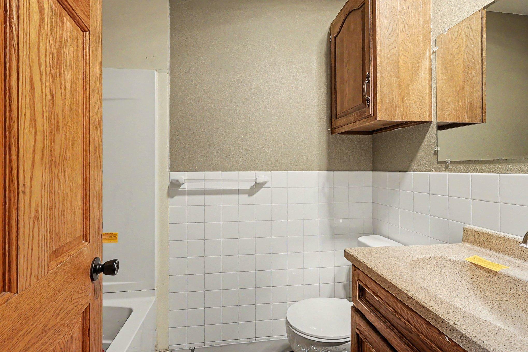 Upper Level Full Bathroom