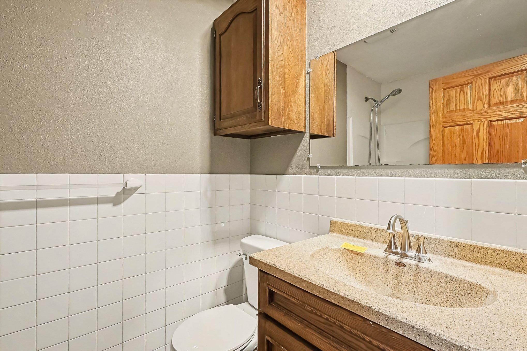 Upper Level Full Bathroom