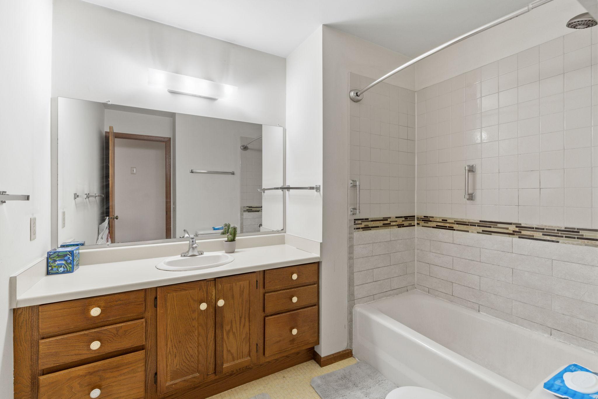 23-web-or-mls-3514 4th Ave S-23.jpg