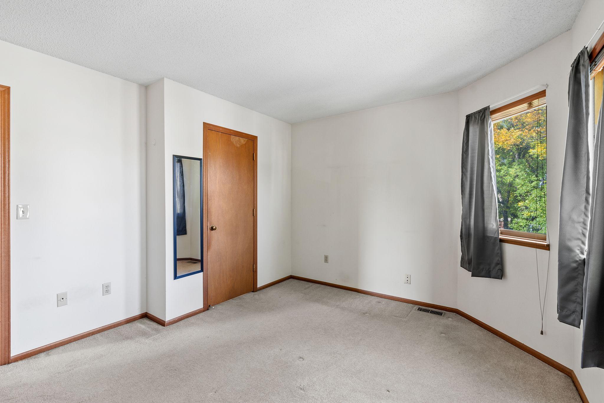 26-web-or-mls-3514 4th Ave S-26.jpg