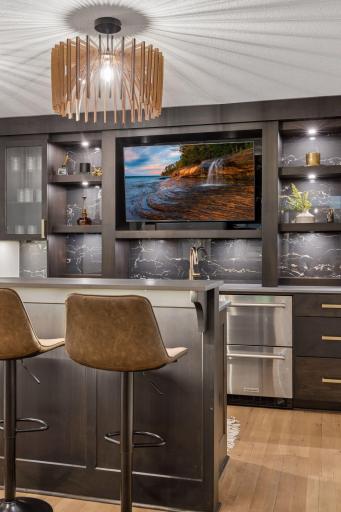 8365 Kelzer Pond Drive, Victoria, MN 55386