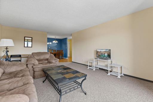 Vivid Spaces_4 Pine Tree Dr 314_015.jpg