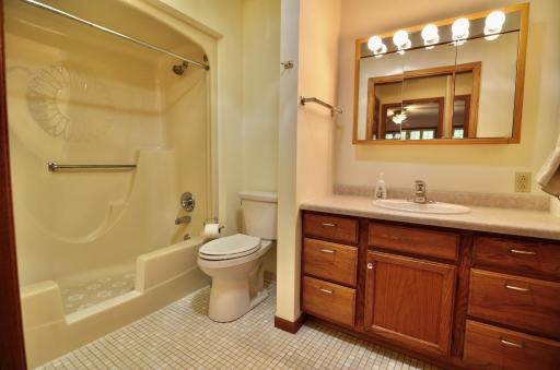 1000 Cannon Valley Drive E, 123, Northfield, MN 55057
