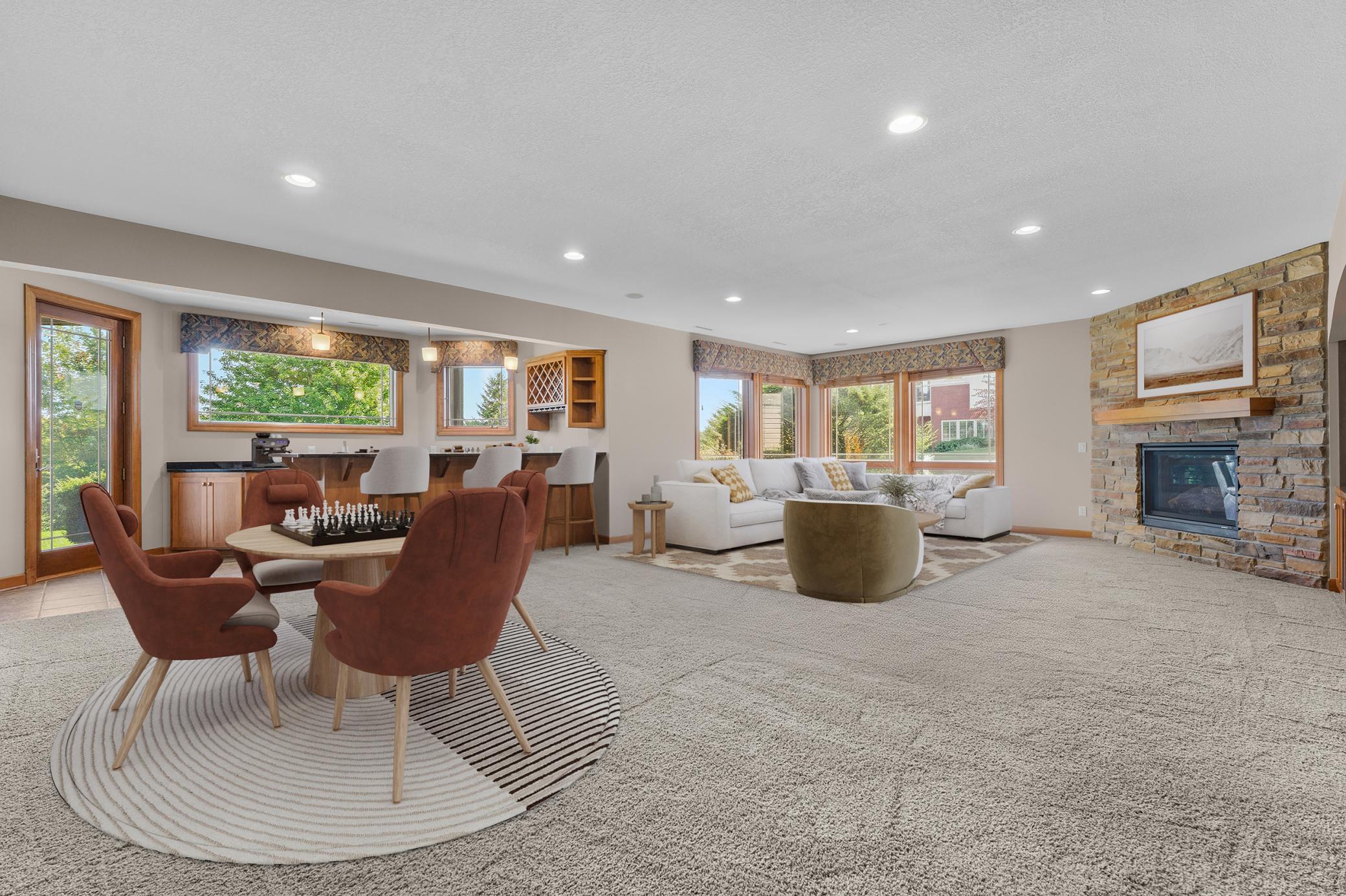 Lower level Family Room w/Wet Bar